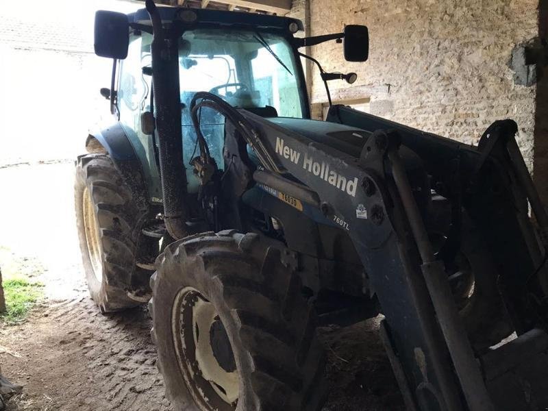 Traktor des Typs New Holland T6030, Gebrauchtmaschine in CHAUMONT (Bild 1)