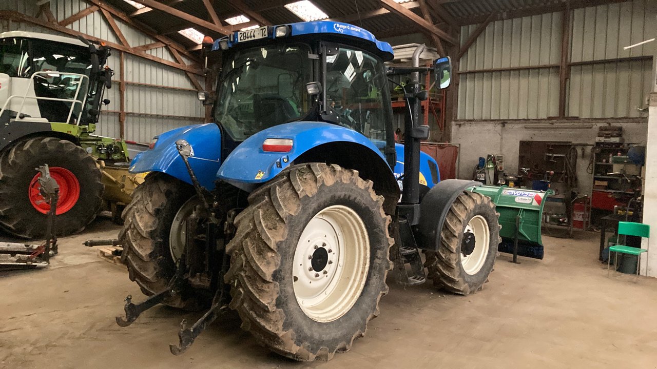 Traktor of the type New Holland T6030, Gebrauchtmaschine in CORMENON (Picture 3)