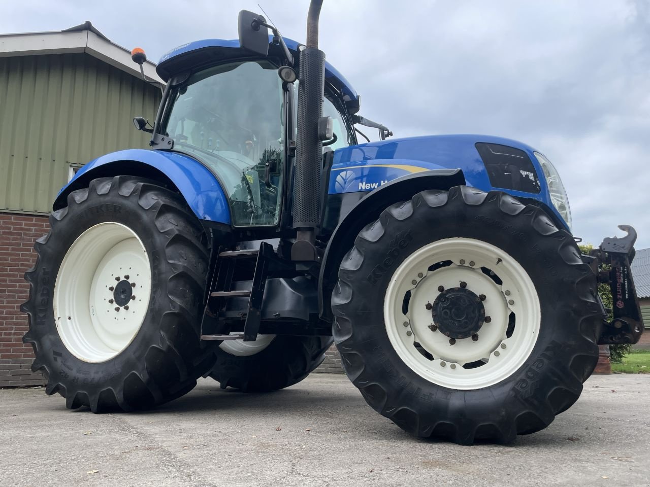 Traktor du type New Holland T6030, Gebrauchtmaschine en Nieuw Roden (Photo 2)