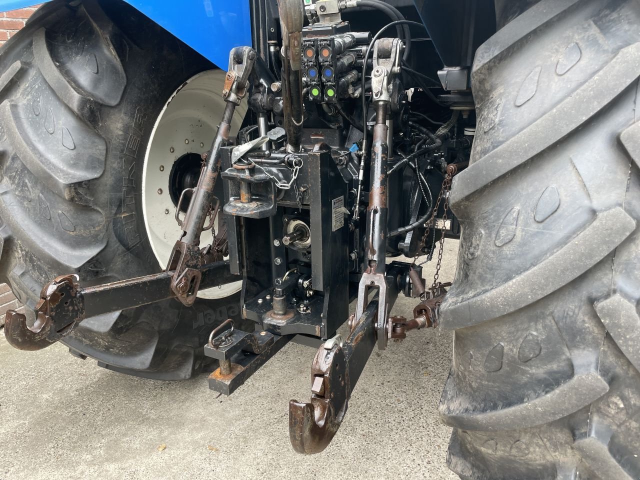 Traktor du type New Holland T6030, Gebrauchtmaschine en Nieuw Roden (Photo 9)