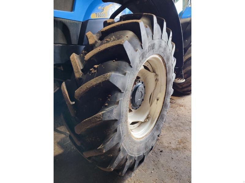 Traktor του τύπου New Holland T6030PLUS, Gebrauchtmaschine σε BRAY en Val (Φωτογραφία 10)