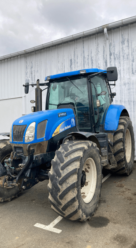 Traktor du type New Holland T6050 POWER COMMAND SW II, Gebrauchtmaschine en TREMEUR (Photo 1)