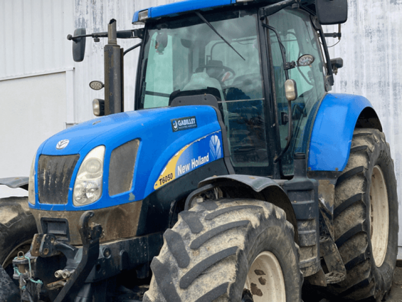 Traktor du type New Holland T6050 POWER COMMAND SW II, Gebrauchtmaschine en TREMEUR