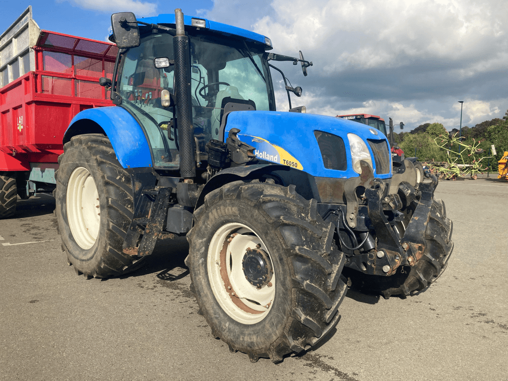 Traktor van het type New Holland T6050 RANGE COMMAND, Gebrauchtmaschine in CONDE SUR VIRE (Foto 1)