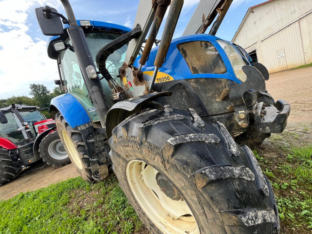 Traktor tip New Holland T6050, Gebrauchtmaschine in Roches-sur-Marne (Poză 2)