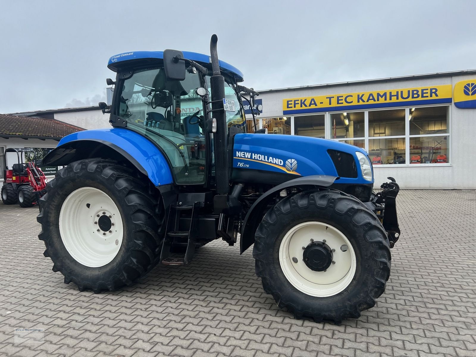 Traktor des Typs New Holland T6070 Range & Power Command, Gebrauchtmaschine in Erlbach (Bild 1)