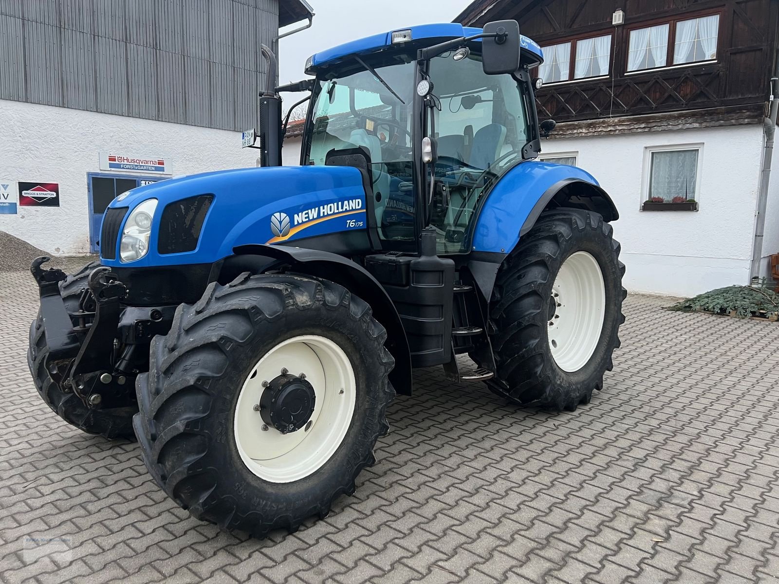 Traktor des Typs New Holland T6070 Range & Power Command, Gebrauchtmaschine in Erlbach (Bild 2)