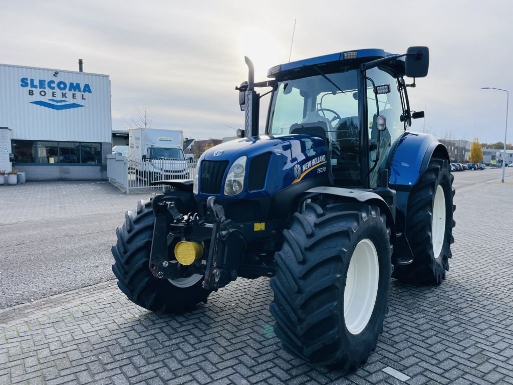 Traktor des Typs New Holland T6070 RC Fronthef+PTO, Gebrauchtmaschine in BOEKEL (Bild 2)