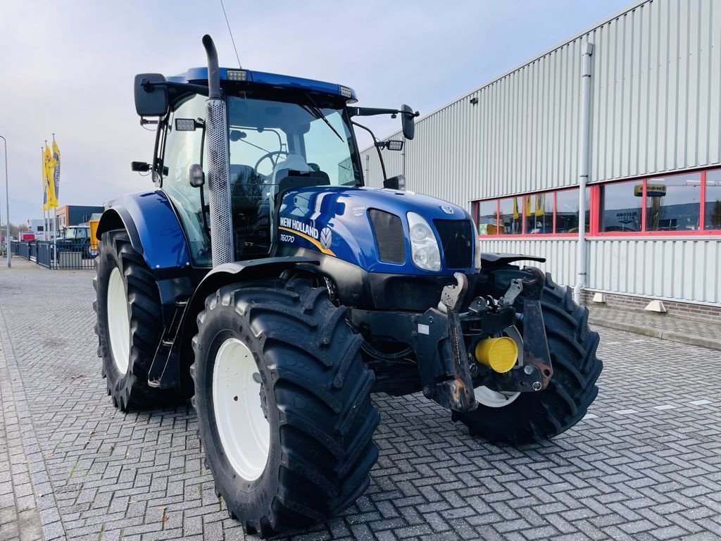 Traktor des Typs New Holland T6070 RC Fronthef+PTO, Gebrauchtmaschine in BOEKEL (Bild 4)