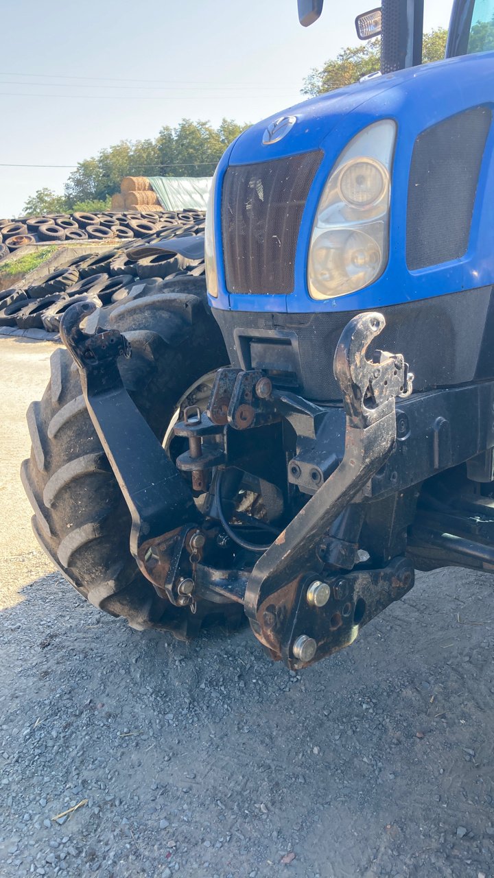 Traktor van het type New Holland T6070, Gebrauchtmaschine in CORMENON (Foto 11)