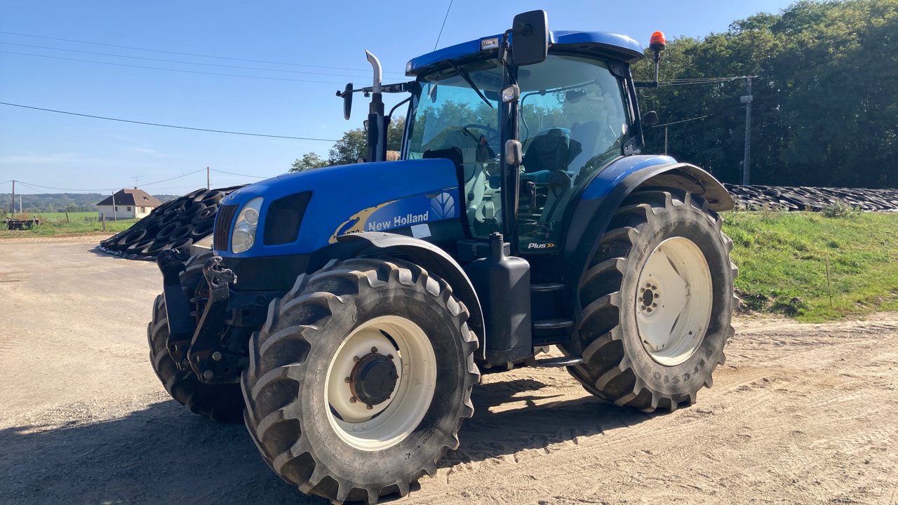 Traktor van het type New Holland T6070, Gebrauchtmaschine in CORMENON (Foto 1)