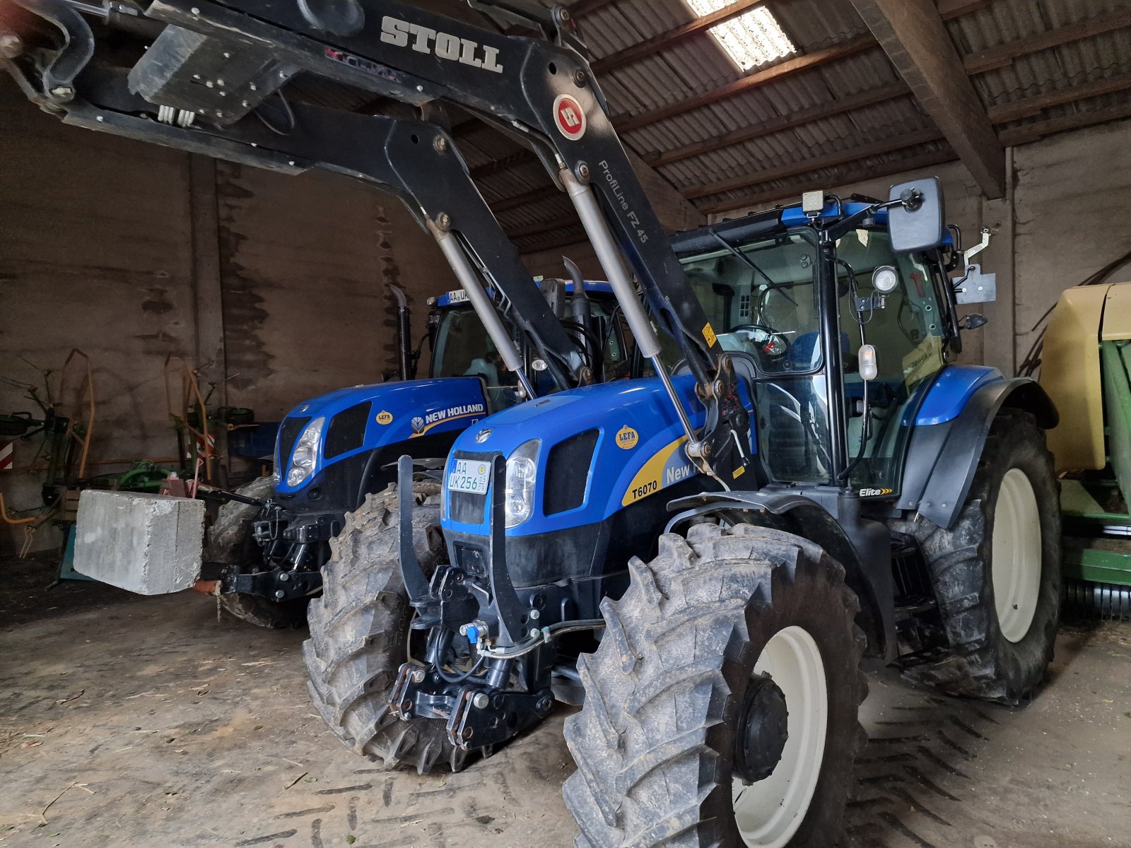 Traktor van het type New Holland T6070, Gebrauchtmaschine in Neresheim (Foto 1)