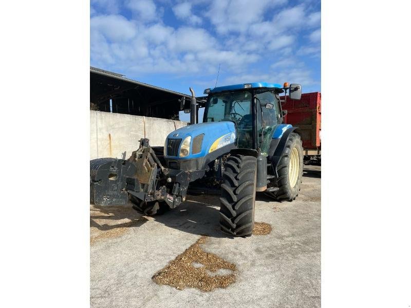 Traktor of the type New Holland T6070PLUS, Gebrauchtmaschine in CHATEAUBRIANT CEDEX (Picture 1)