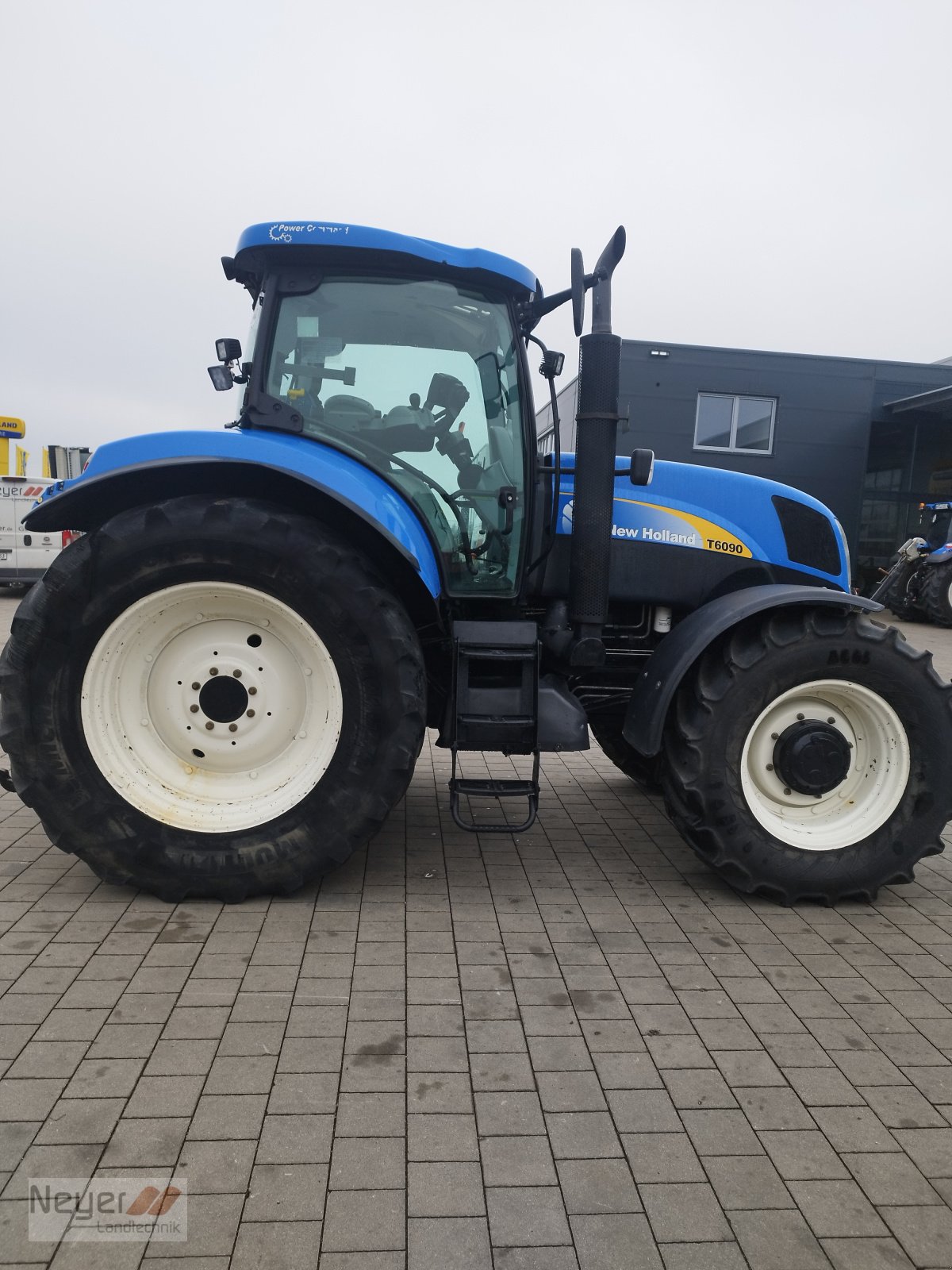 Traktor typu New Holland T6090 PowerCommand, Gebrauchtmaschine w Bad Waldsee Mennisweiler (Zdjęcie 9)