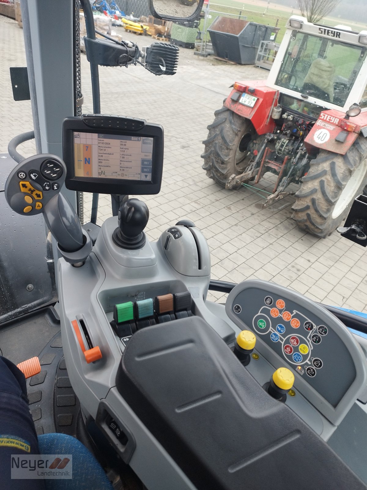 Traktor du type New Holland T6090 PowerCommand, Gebrauchtmaschine en Bad Waldsee Mennisweiler (Photo 13)