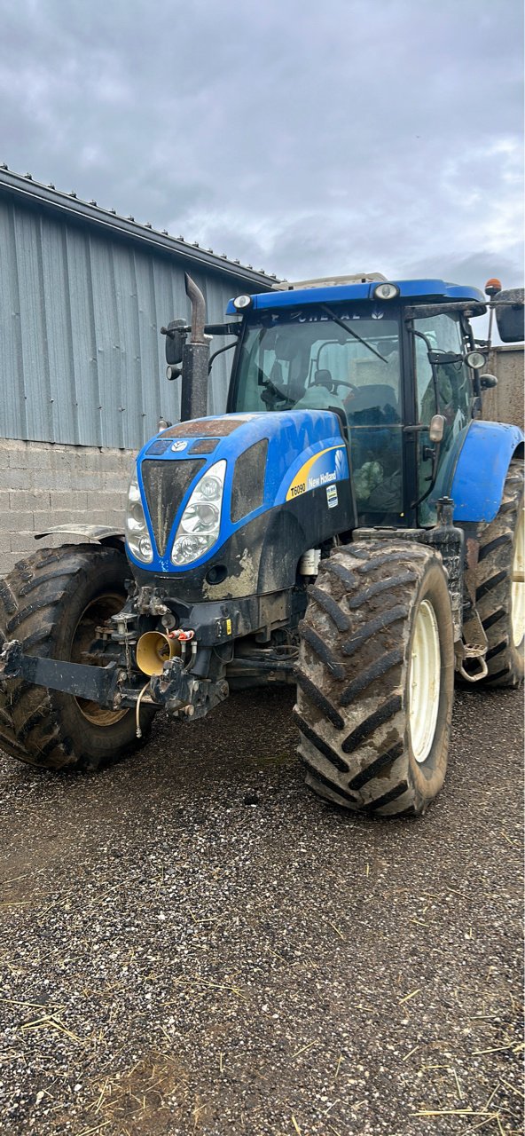 Traktor des Typs New Holland T6090, Gebrauchtmaschine in STENAY (Bild 1)