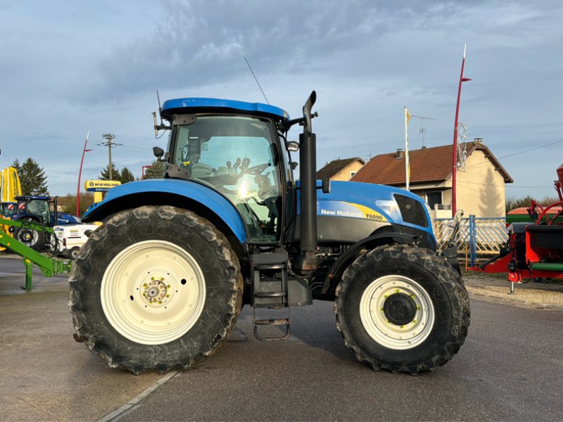 Traktor of the type New Holland T6090, Gebrauchtmaschine in Chauvoncourt (Picture 1)