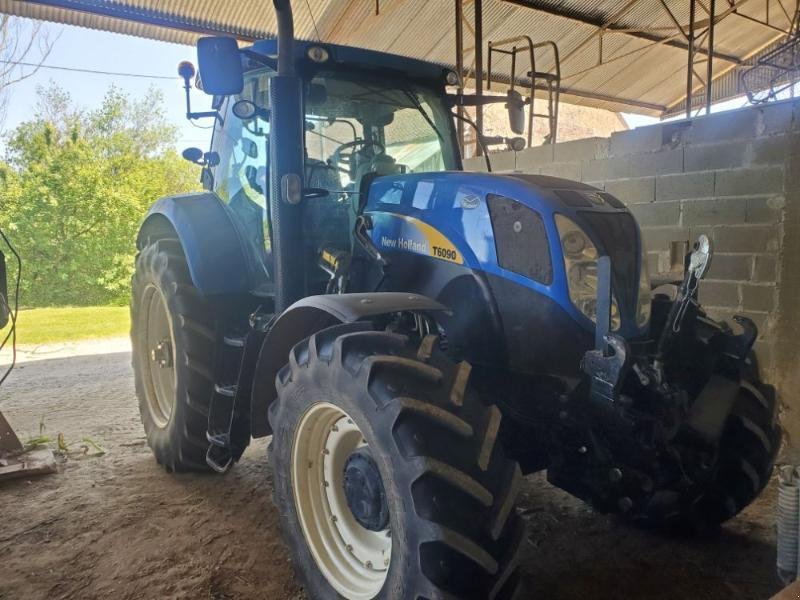 Traktor du type New Holland T6090APC, Gebrauchtmaschine en BRAY en Val (Photo 1)