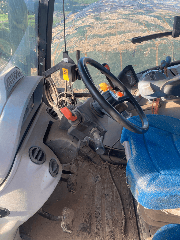 Traktor Türe ait New Holland T6.120 ELECTRO COMMAND, Gebrauchtmaschine içinde TREMEUR (resim 4)