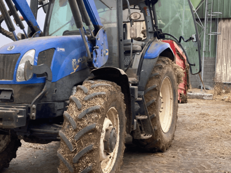 Traktor van het type New Holland T6.120 ELECTRO COMMAND, Gebrauchtmaschine in TREMEUR (Foto 1)