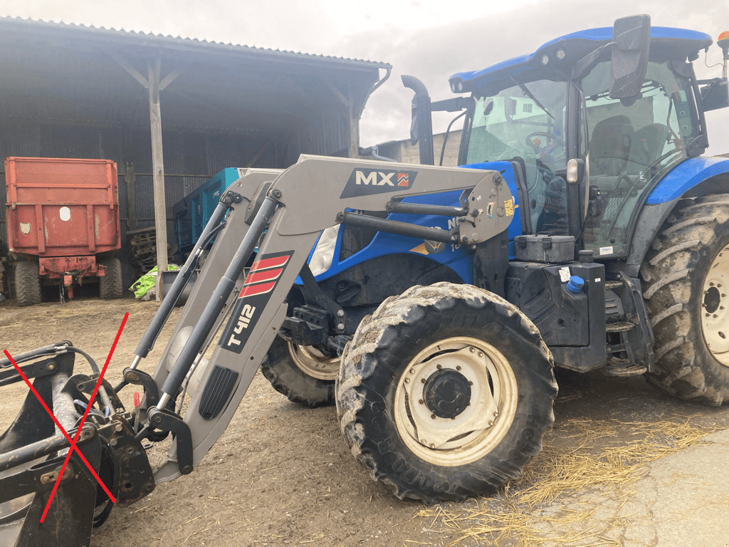 Traktor of the type New Holland T6.125 ELECTROCOMMAND T4B, Gebrauchtmaschine in TREMEUR (Picture 2)