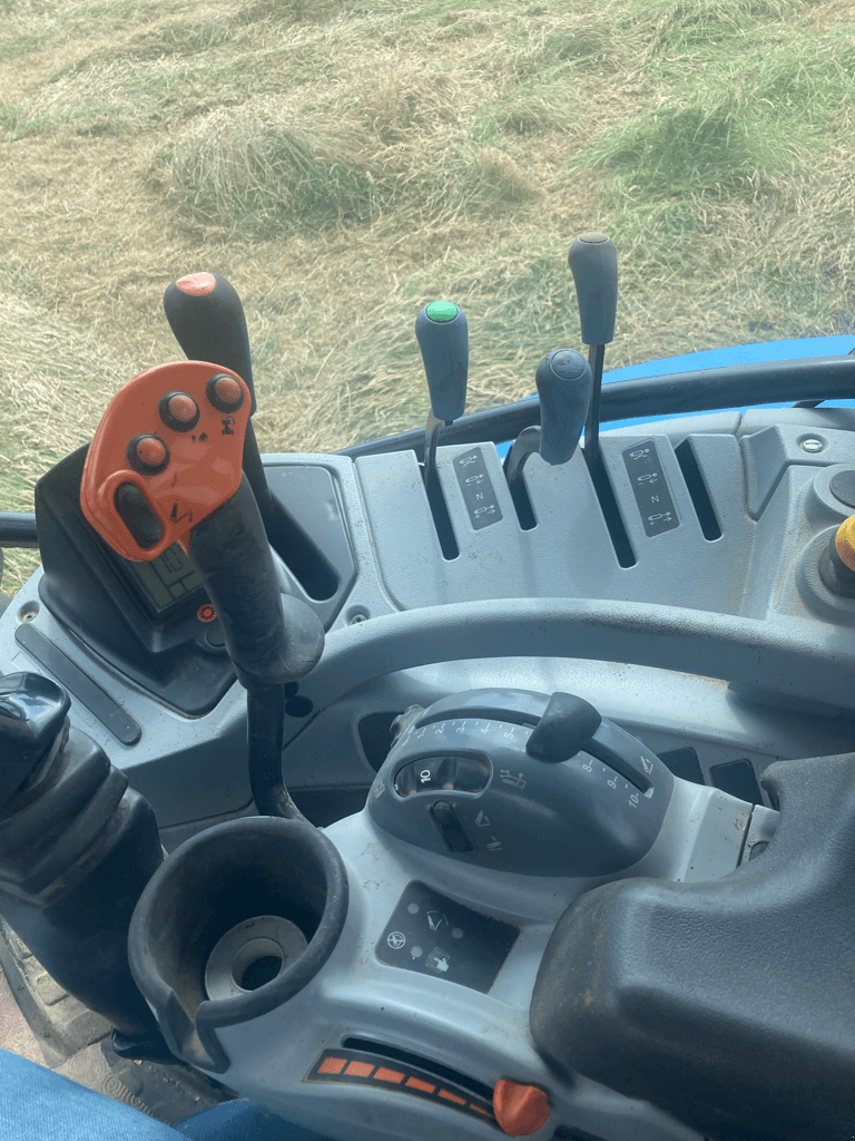 Traktor a típus New Holland T6.125 ELECTROCOMMAND T4B, Gebrauchtmaschine ekkor: CONDE SUR VIRE (Kép 6)