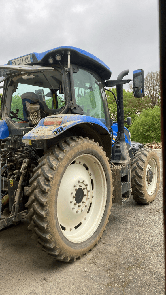 Traktor of the type New Holland T6.125 ELECTROCOMMAND T4B, Gebrauchtmaschine in TREMEUR (Picture 3)