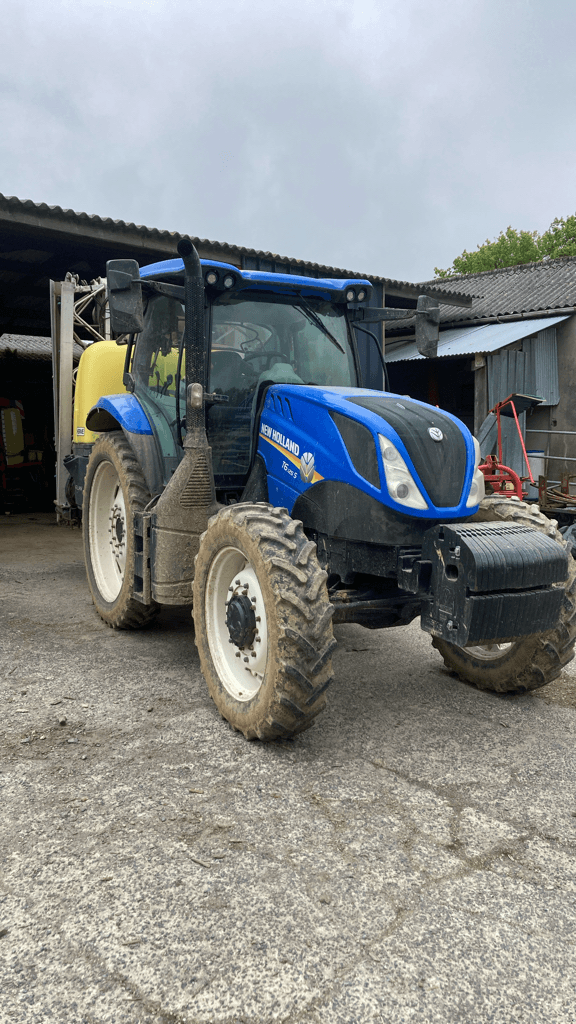 Traktor of the type New Holland T6.125 ELECTROCOMMAND T4B, Gebrauchtmaschine in TREMEUR (Picture 2)