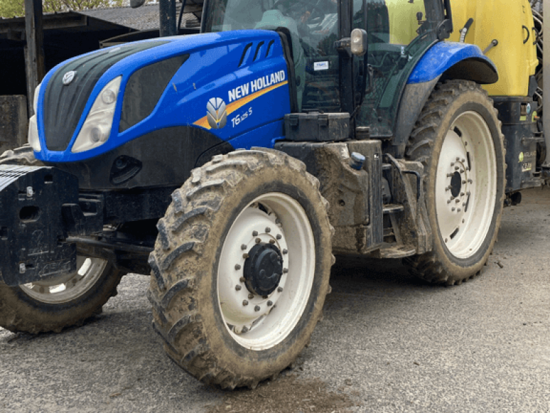 Traktor of the type New Holland T6.125 ELECTROCOMMAND T4B, Gebrauchtmaschine in TREMEUR (Picture 1)