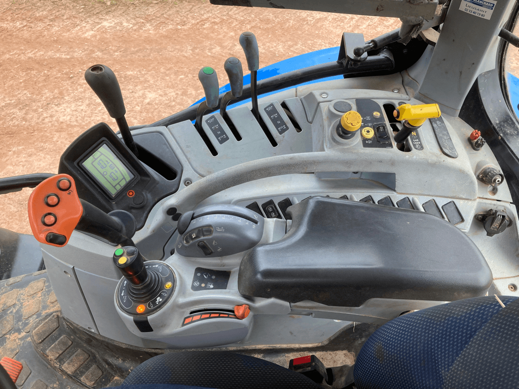 Traktor des Typs New Holland T6.125 ELECTROCOMMAND T4B, Gebrauchtmaschine in CONDE SUR VIRE (Bild 5)