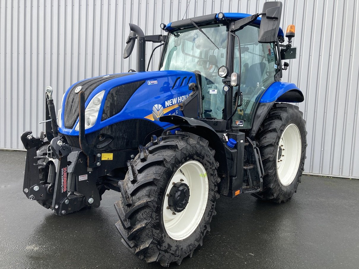 Traktor of the type New Holland T6.125 ELECTROCOMMAND T4B, Gebrauchtmaschine in TREMEUR (Picture 1)