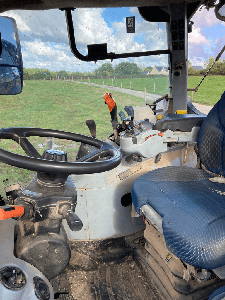 Traktor du type New Holland T6.125 ELECTROCOMMAND T4B, Gebrauchtmaschine en CONDE SUR VIRE (Photo 4)