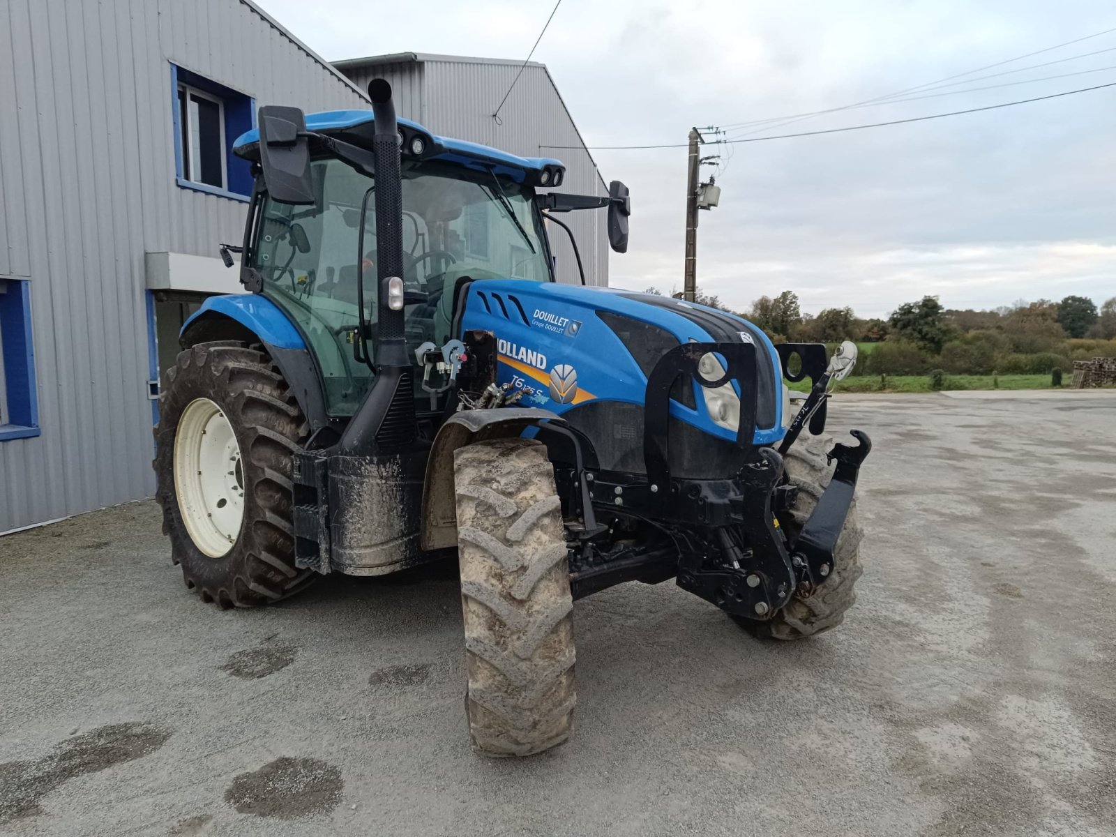 Traktor des Typs New Holland T6.125S, Gebrauchtmaschine in Montenay (Bild 2)