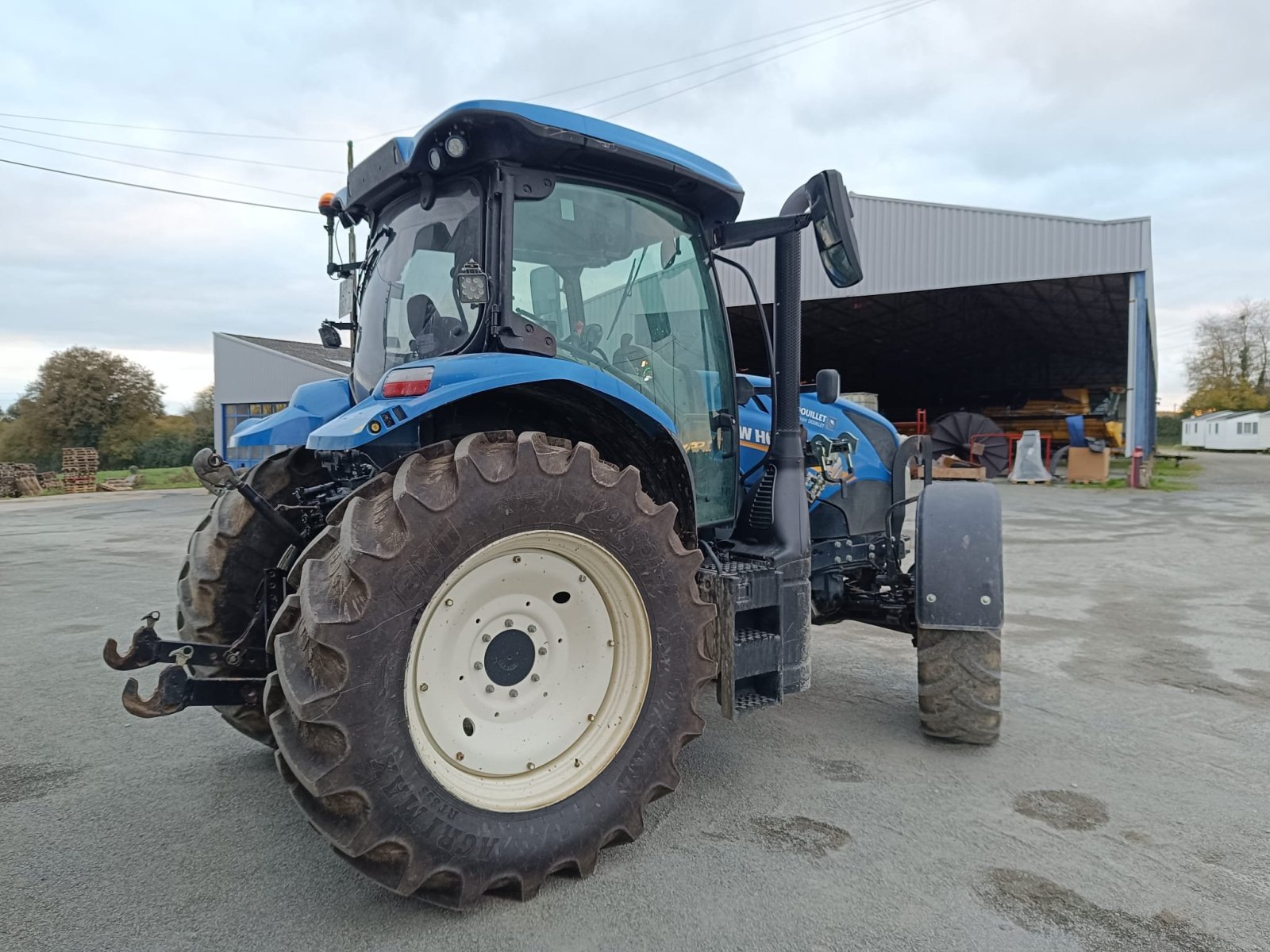 Traktor des Typs New Holland T6.125S, Gebrauchtmaschine in Montenay (Bild 3)