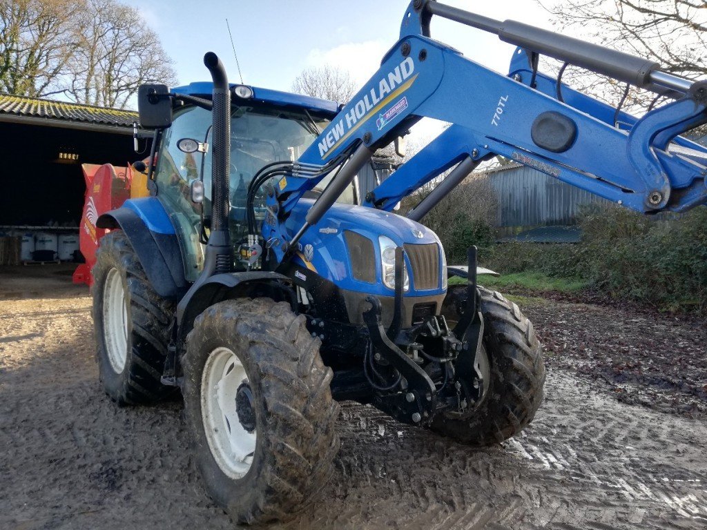 Traktor Türe ait New Holland T6.140 AUTO COMMAND, Gebrauchtmaschine içinde CINTHEAUX (resim 2)