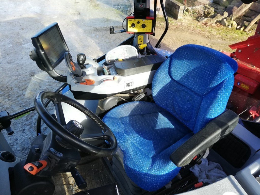 Traktor del tipo New Holland T6.140 AUTO COMMAND, Gebrauchtmaschine en CINTHEAUX (Imagen 3)