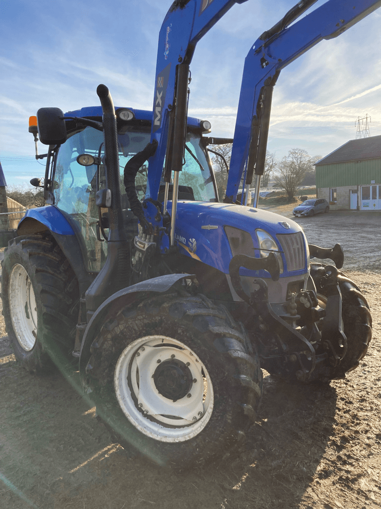 Traktor of the type New Holland T6.140 AUTO COMMAND, Gebrauchtmaschine in CONDE SUR VIRE (Picture 1)