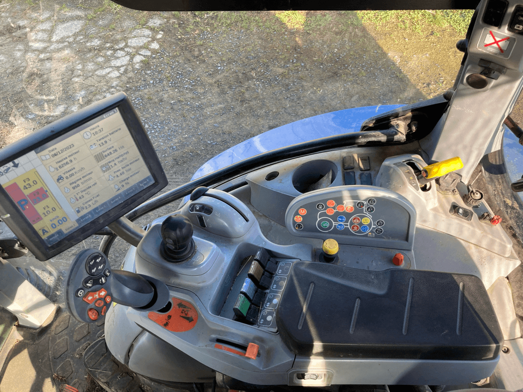 Traktor typu New Holland T6.140 AUTO COMMAND, Gebrauchtmaschine w CONDE SUR VIRE (Zdjęcie 3)