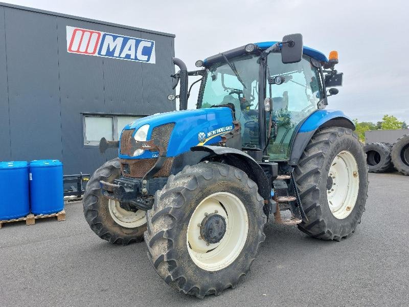 Traktor of the type New Holland T6140, Gebrauchtmaschine in CHATEAUBRIANT CEDEX (Picture 1)
