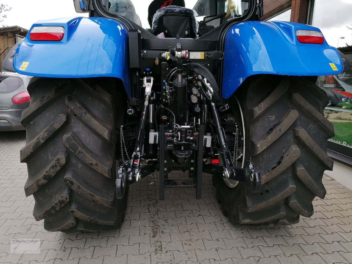 Traktor of the type New Holland T6.145 Auto Command SideWinder II (Stage V), Neumaschine in Obing (Picture 2)