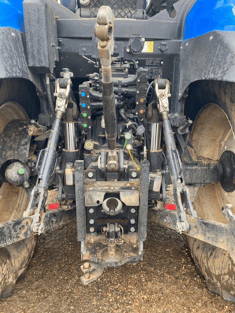 Traktor tip New Holland T6.145 DYNAMIC COMMAND, Gebrauchtmaschine in TREMEUR (Poză 2)