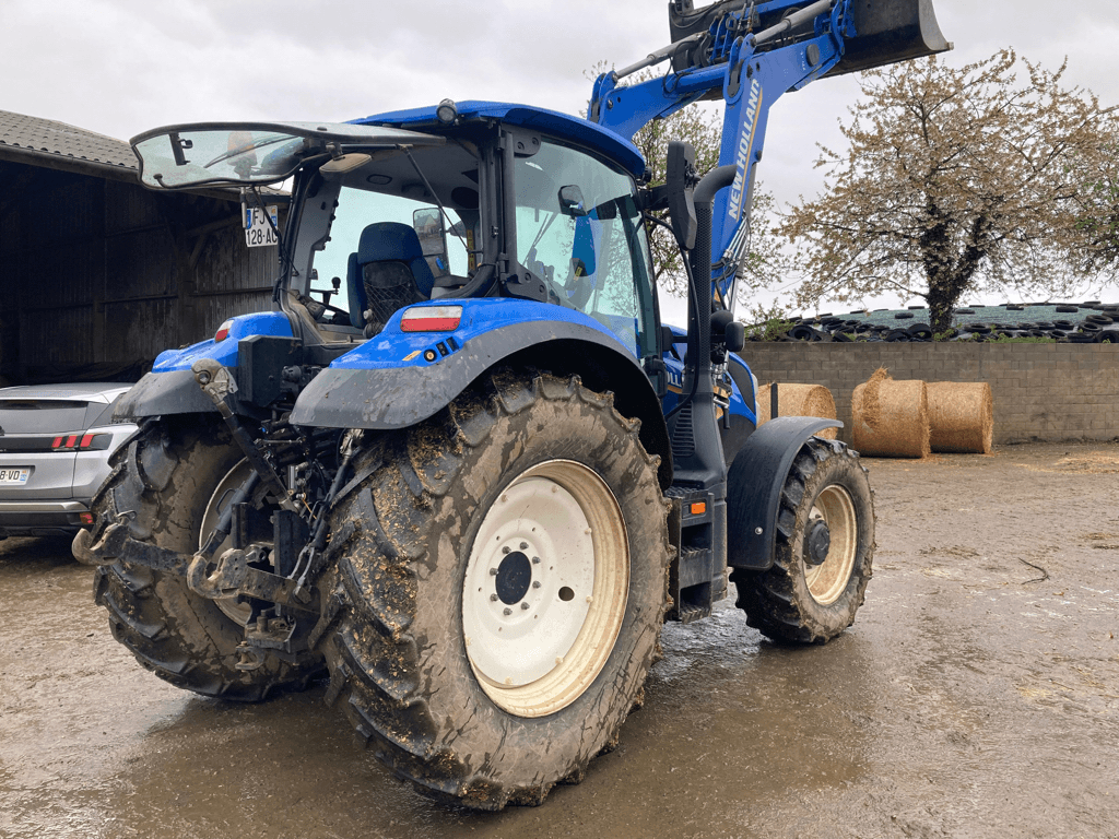 Traktor of the type New Holland T6.145 DYNAMIC COMMAND, Gebrauchtmaschine in CONDE SUR VIRE (Picture 4)