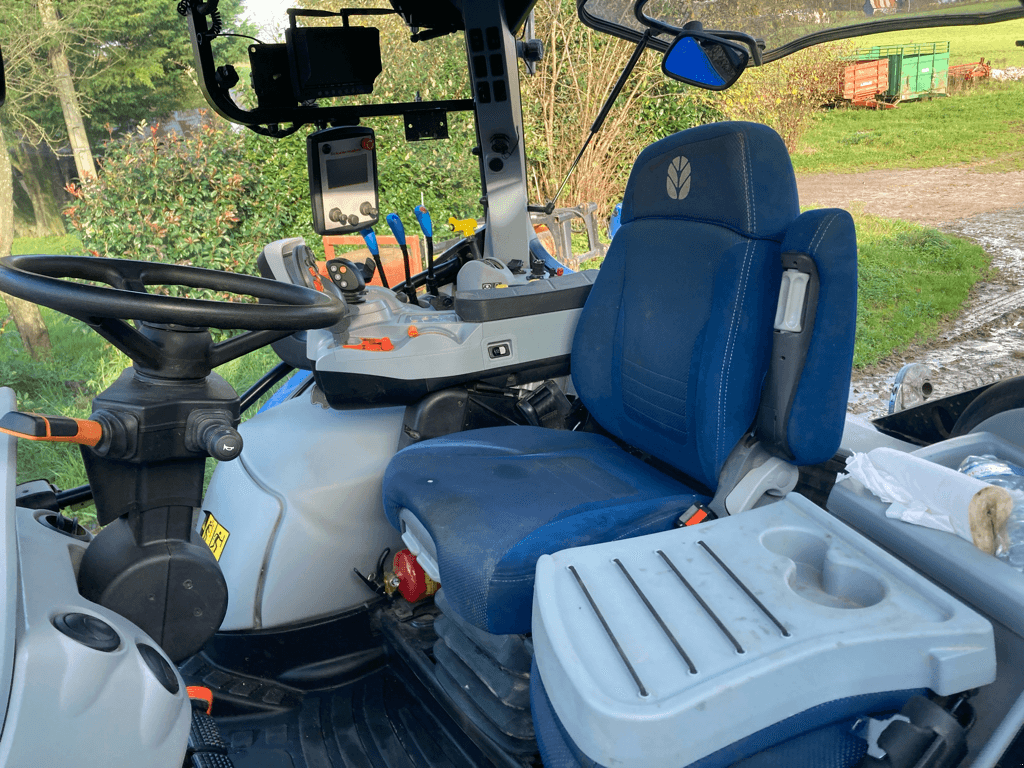 Traktor des Typs New Holland T6.145 DYNAMIC COMMAND, Gebrauchtmaschine in TREMEUR (Bild 6)