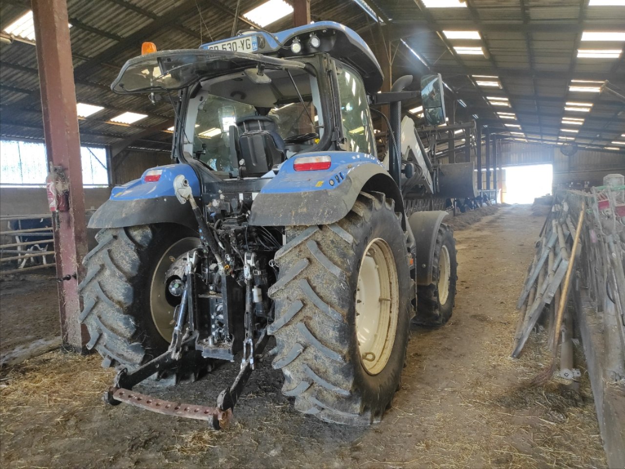 Traktor van het type New Holland T6.145 EC, Gebrauchtmaschine in LIMEY-REMENAUVILLE (Foto 3)