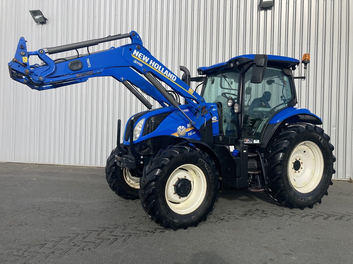 Traktor du type New Holland T6.145 ELECTROCOMMAND T4B, Gebrauchtmaschine en TREMEUR (Photo 1)