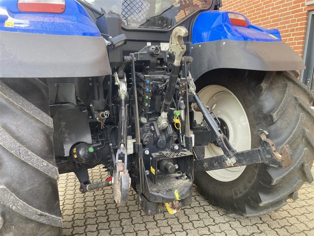 Traktor van het type New Holland T6.145  m/ frontlæsser, Gebrauchtmaschine in Bredsten (Foto 6)