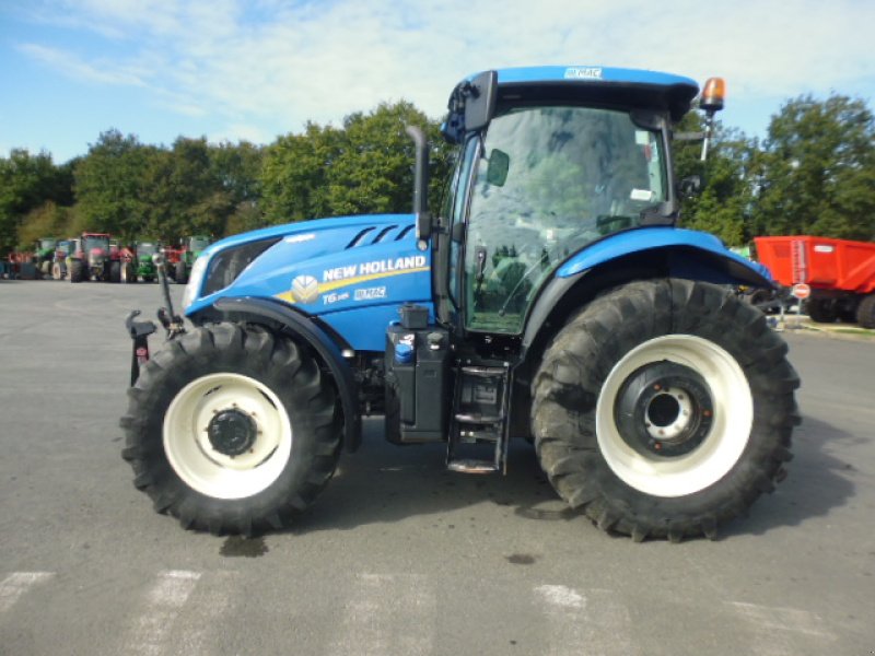 Traktor of the type New Holland T6145AC, Gebrauchtmaschine in CHATEAUBRIANT CEDEX (Picture 1)