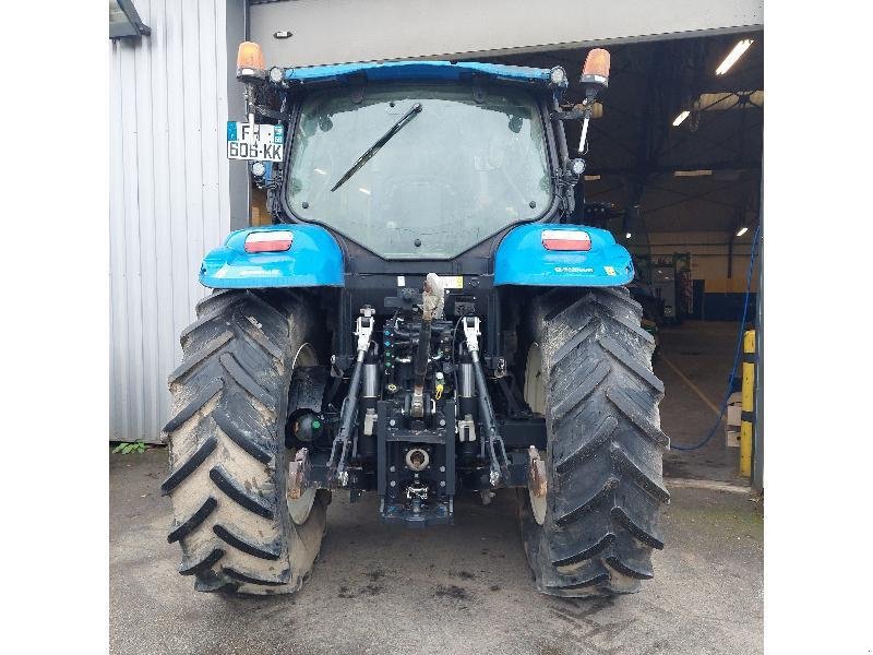 Traktor du type New Holland T6145EC, Gebrauchtmaschine en PLUMELEC (Photo 4)