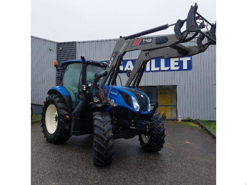 Traktor of the type New Holland T6145EC, Gebrauchtmaschine in PLUMELEC (Picture 2)