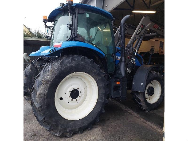 Traktor of the type New Holland T6145EC, Gebrauchtmaschine in PLUMELEC (Picture 5)